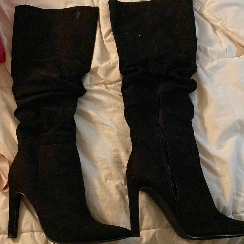 Tall boot with scrunch detail. Never worn